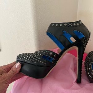 Shoe dazzle 7 1/2 heels